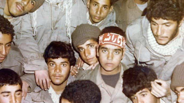 کاغذ را از دستم قاپید...
