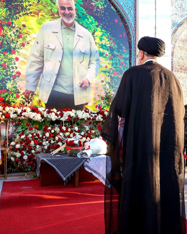 رفت و غزلم چشم به راهش نگران شد...