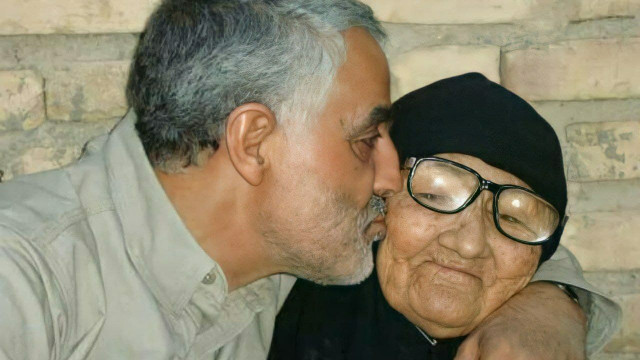 ” عندما کان ينام الحاج قاسم خلف باب المنزل “